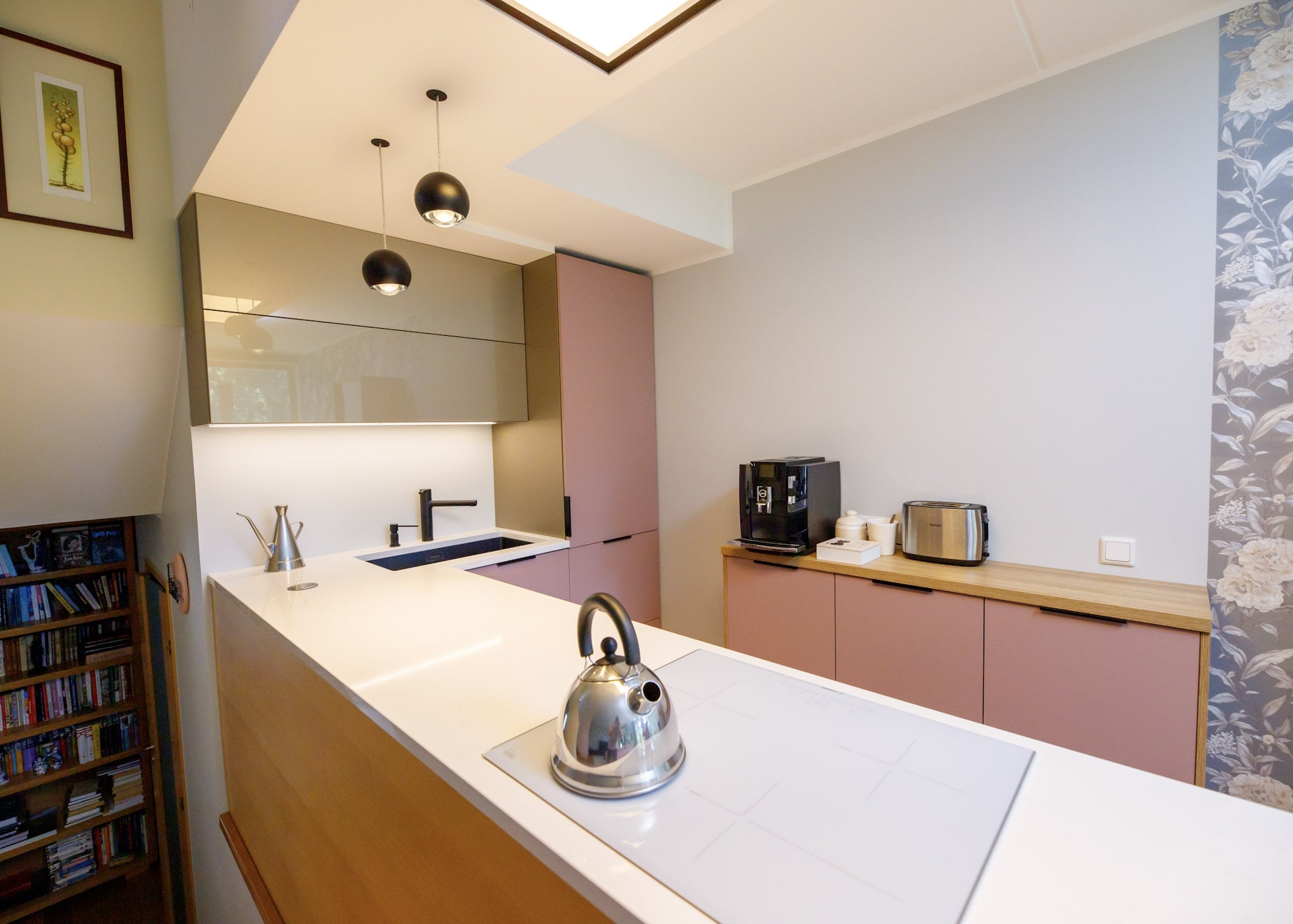 Väike köök, läbimõeldud L-lahendus