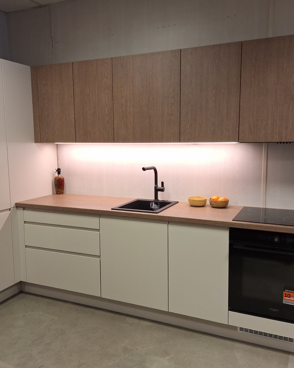 Näidisköök MONO L4/P2 1,15x3,37m