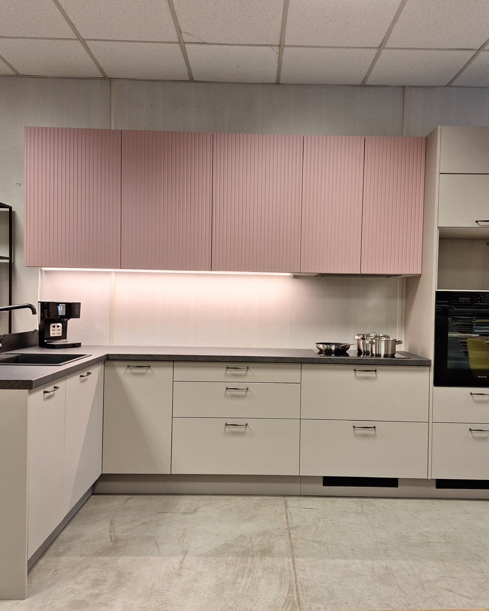 Näidisköök MONO F6/F11 1,77x3,54m