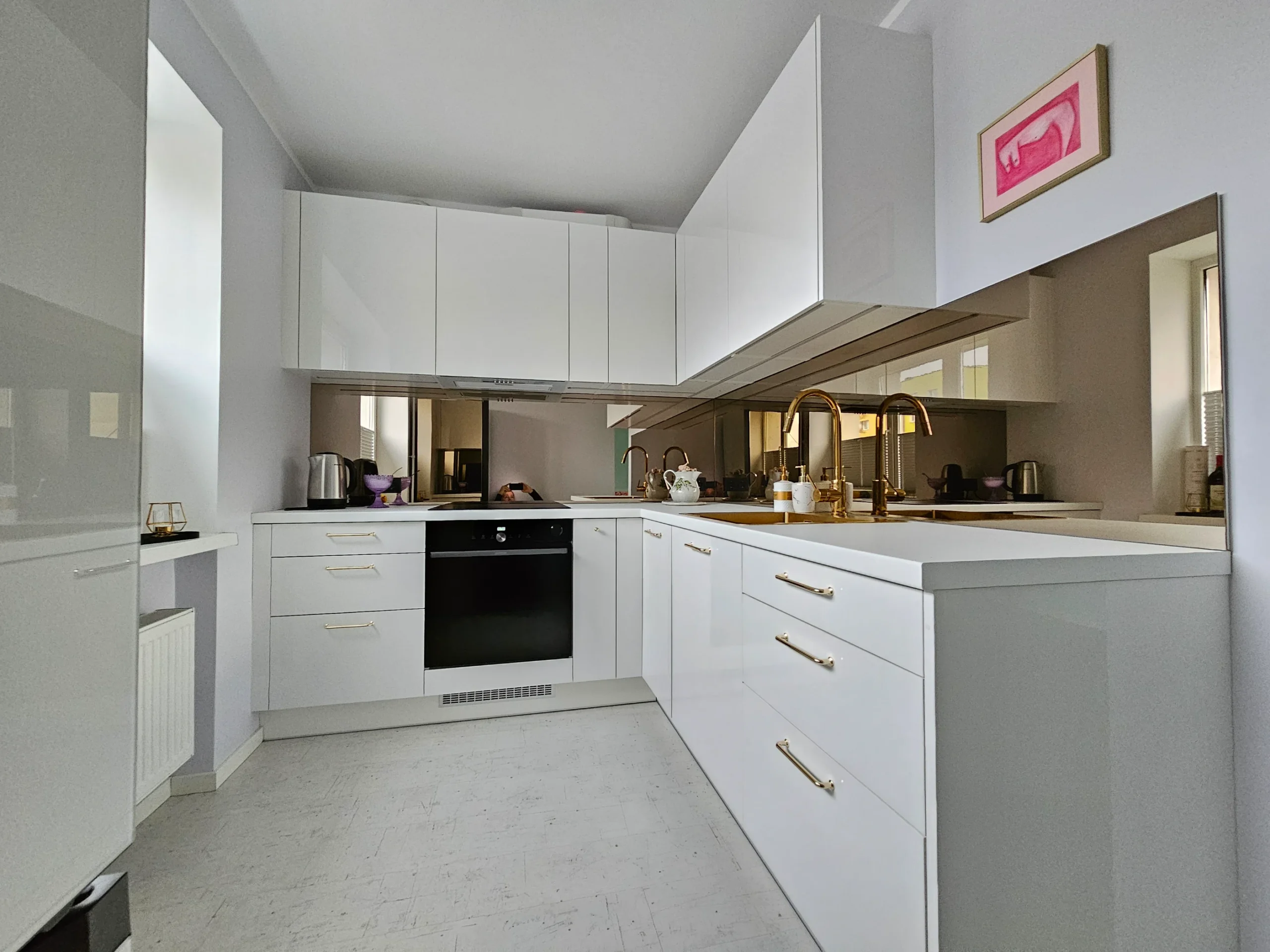 Tartu kodu uus hingamine: Kuidas julge peeglilahendus ja valge kõrgläige purustasid eelarvamused